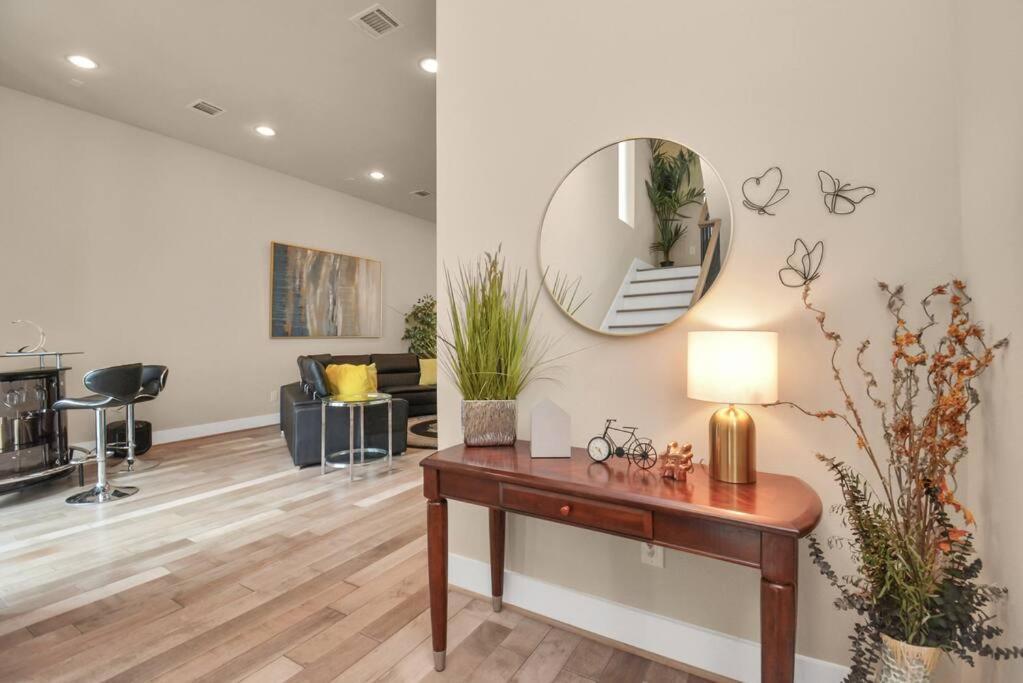 Beautiful Luxurious Houston Galleria Home エクステリア 写真