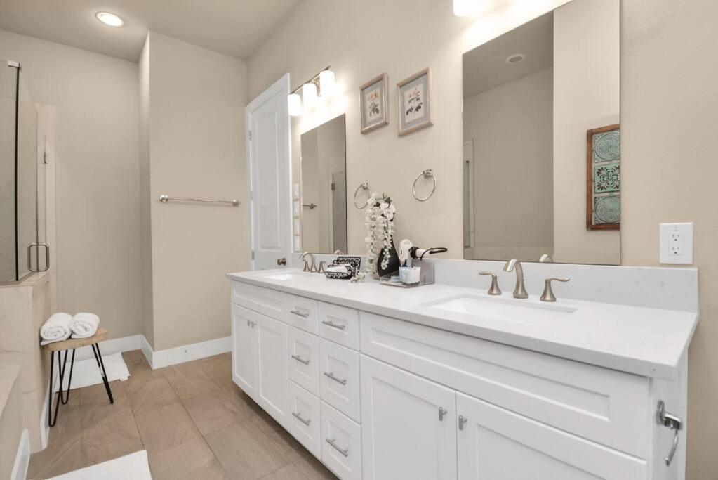 Beautiful Luxurious Houston Galleria Home エクステリア 写真